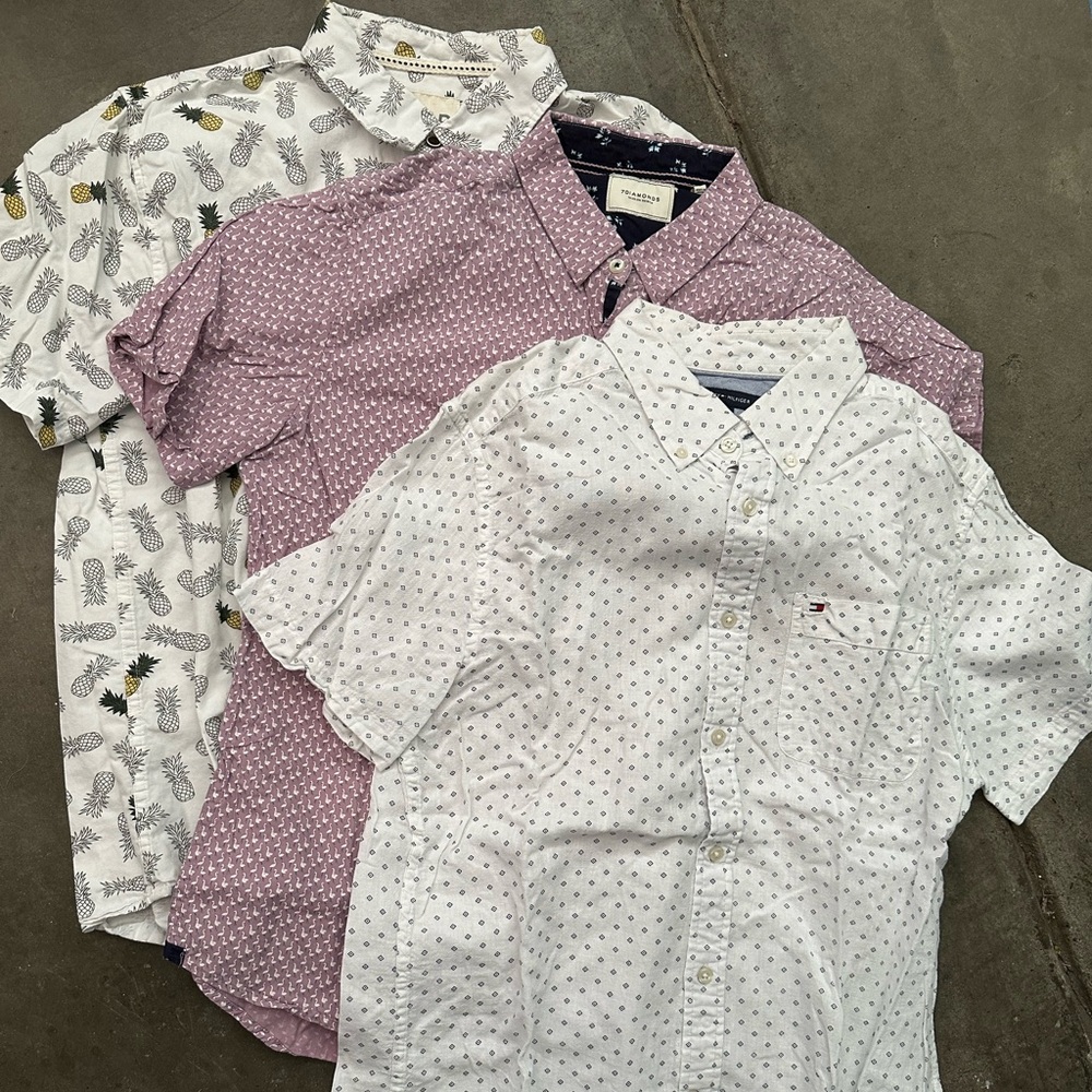3 men’s short sleeve button ups
